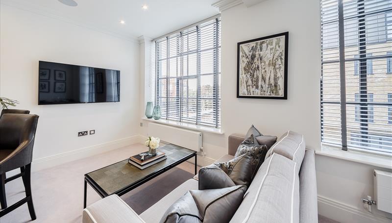 2 bed property in Rainville Road, London